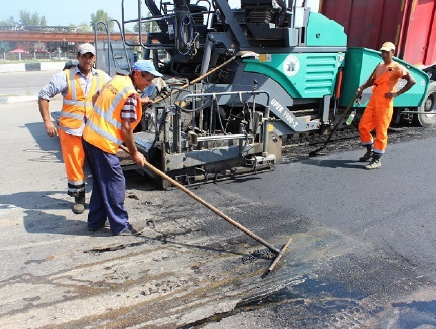 До конца года в Шахтах отремонтируют более 360 дорог