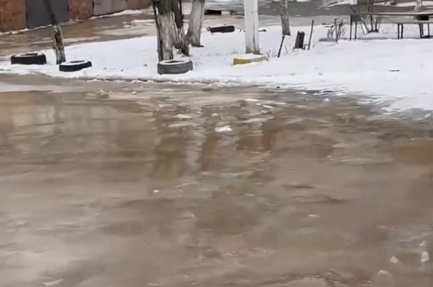 Сад № 56 в Шахтах затопило канализационными стоками