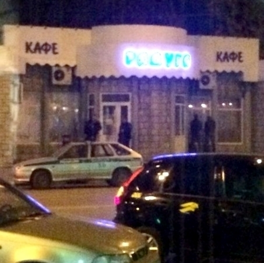 На шахтинских форумах разместили скандальную фотографию с участием людей в форме