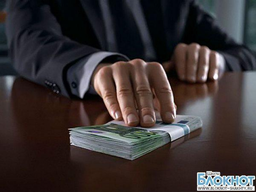 В Шахтах инспектора труда обвиняется в получении взятки