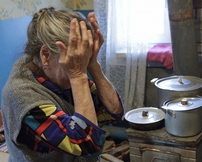 Шахтинскую пенсионерку обманули на 50 000 рублей