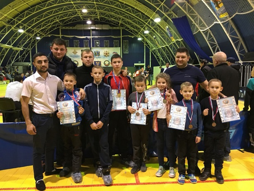 Пять медалей привезли шахтинцы с чемпионата и первенства Ростовской области по кикбоксингу
