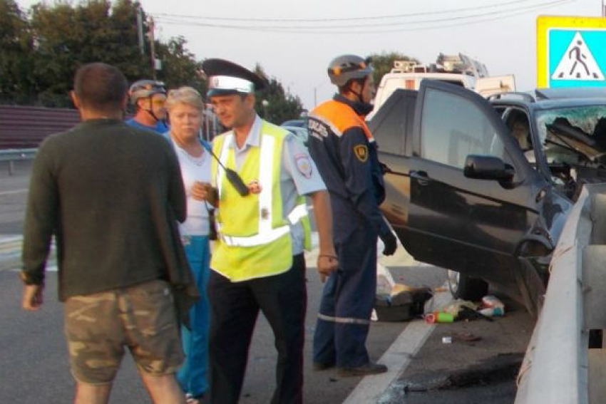 Погиб водитель BMW X5 в аварии перед въездом в Шахты
