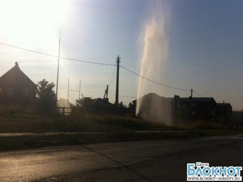 В Шахтах прорвало водопроводную трубу-пятисотку