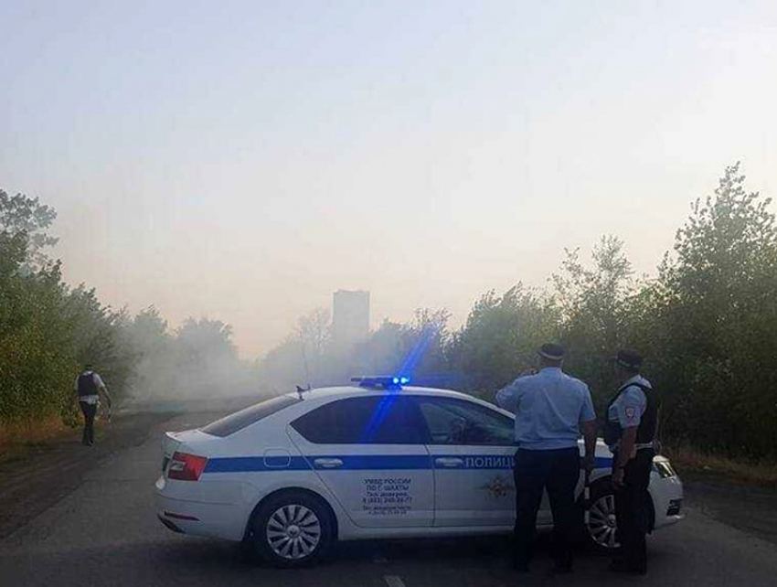 Крупный ландшафтный пожар заставил перекрыть дорогу из Шахт в сторону Владимировки