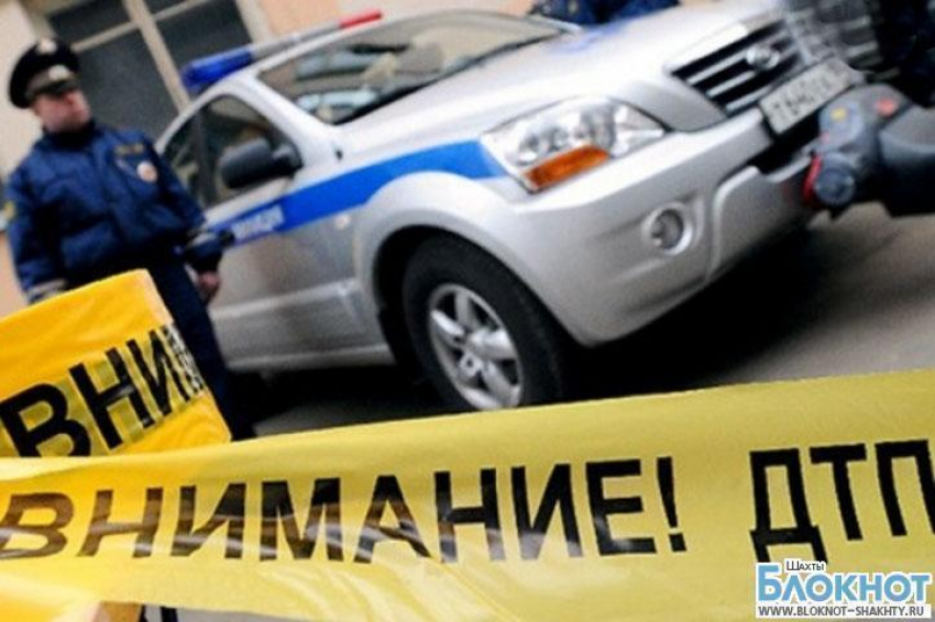 В Новошахтинске женщина-водитель оказалась зажатой в салоне автомобиля