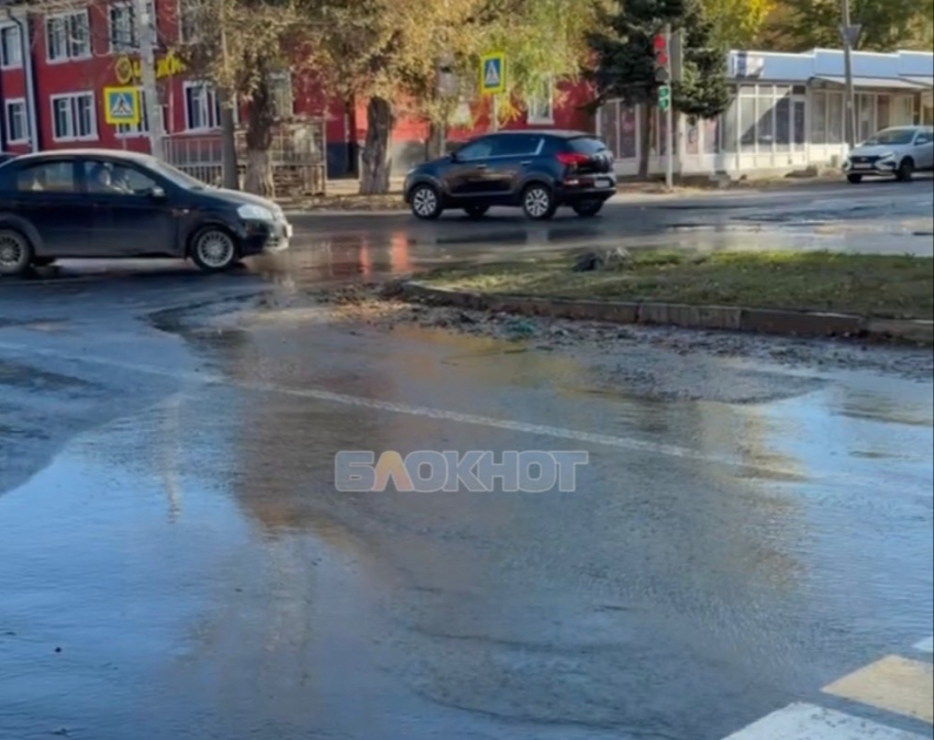 Руководство в другом пространстве, а жители Шахт — по колено в стоках