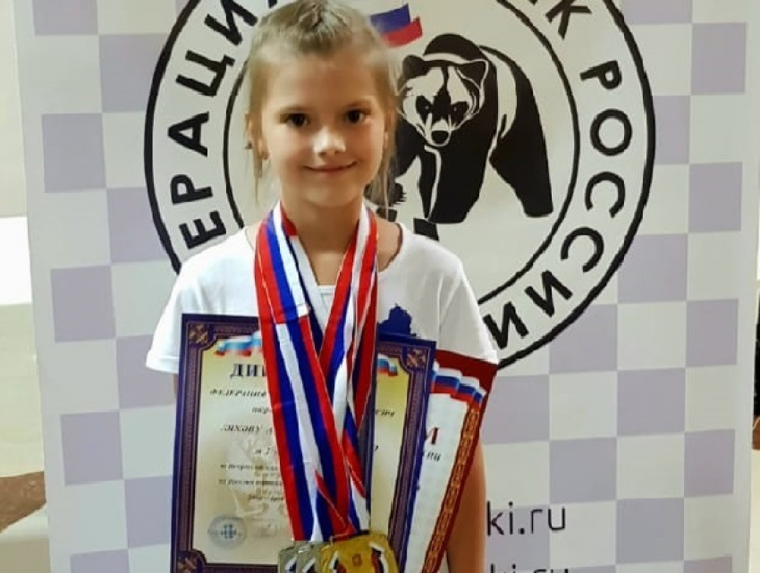 Три медали завоевала шахтинка Анастасия Ляхова на всероссийских соревнованиях по шашкам