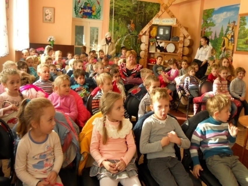 Шахтинским малышам показали кукольный спектакль  