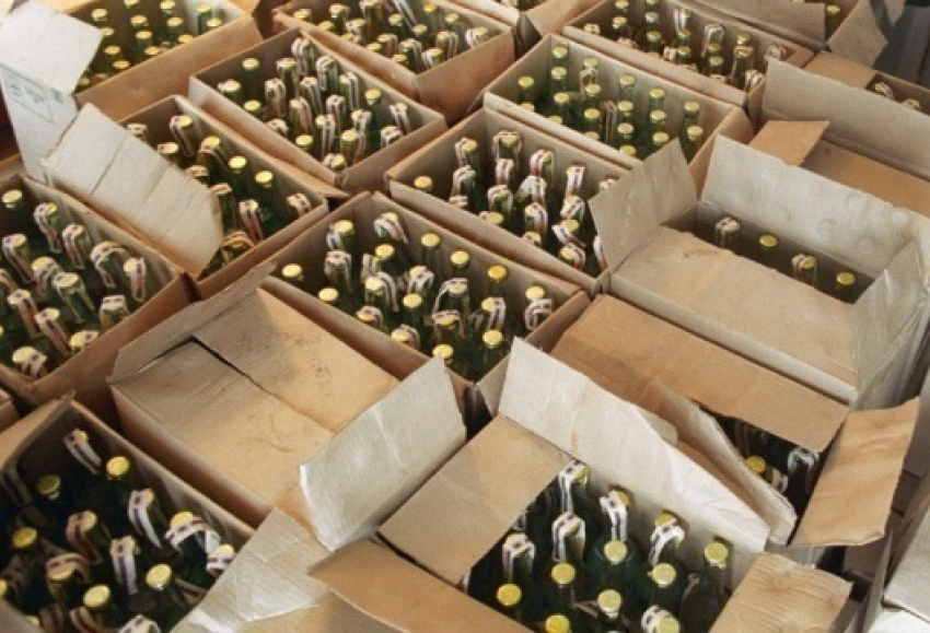 В Шахтах фирма собиралась продать 3000 бутылок поддельного вина и водки