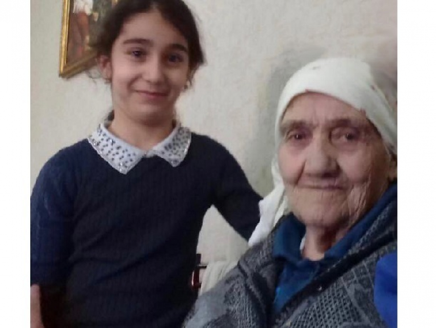 С 90- летием поздравляют родные любимую бабушку шахтинку Наргиз Мурадову
