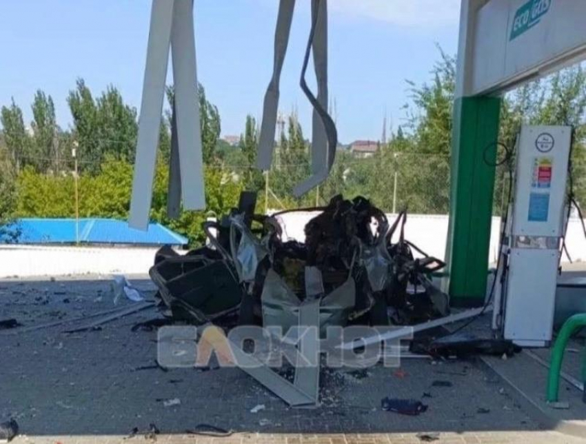 Легковушка взорвалась на заправке в Шахтах
