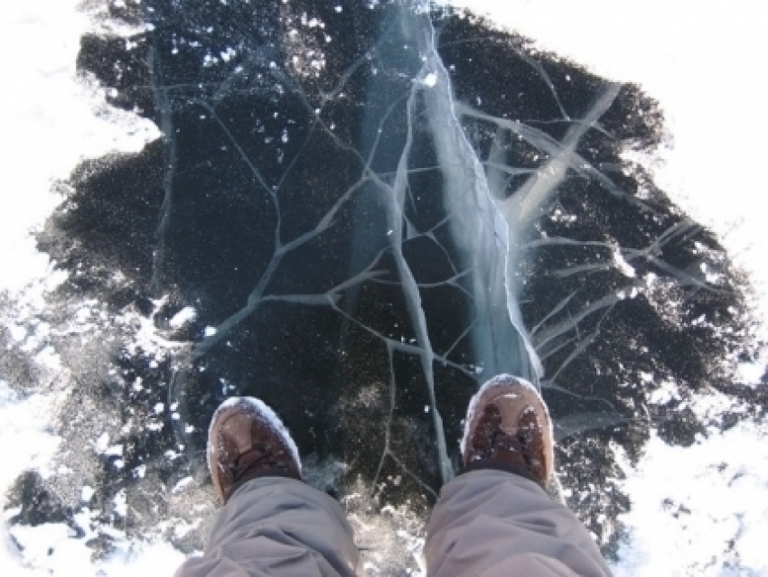 Шахтинцев предупреждают об опасности выхода на лед водохранилища