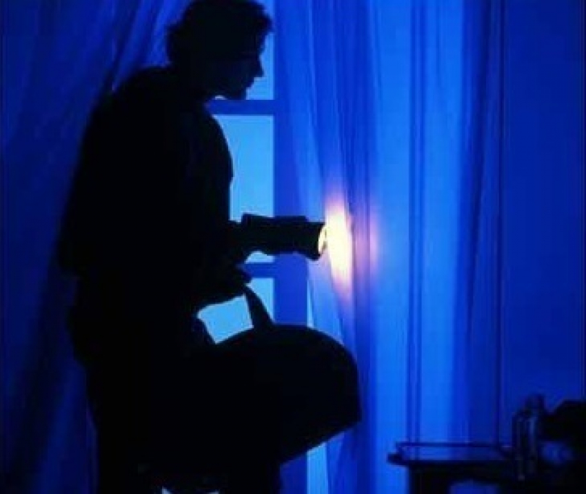 В Новошахтинске поймали вора, обокравшего дом