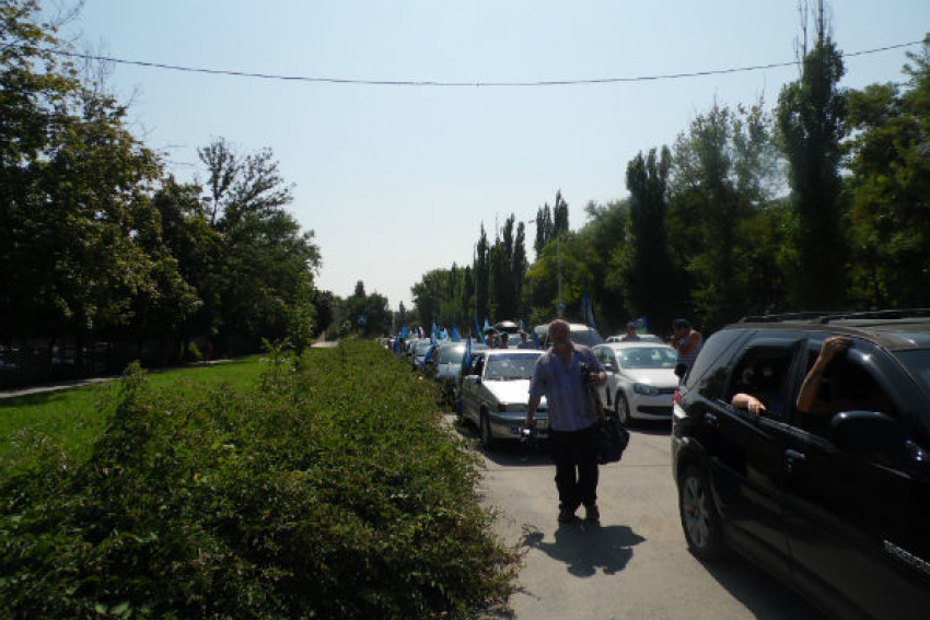 "Расплескалась синева по беретам» участников автопробега в Шахтах и отдаленных поселках города
