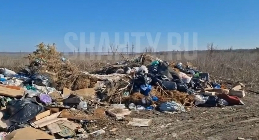 Кладбище под Шахтами превратилось в свалку