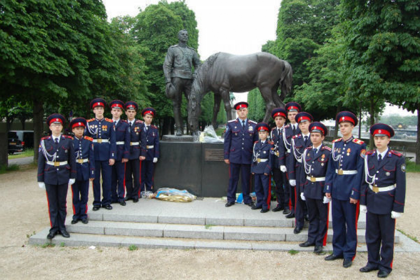 Шахтинские кадеты побывали в Париже