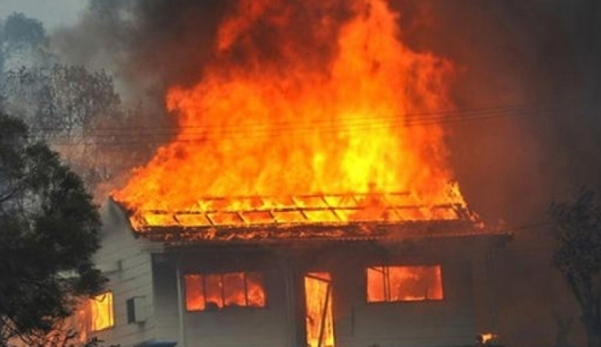 В Шахтах в пожаре сгорели два человека