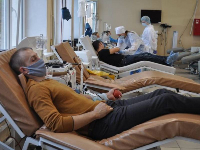 В Шахтах ежегодную выплату получают 930 Почетных доноров