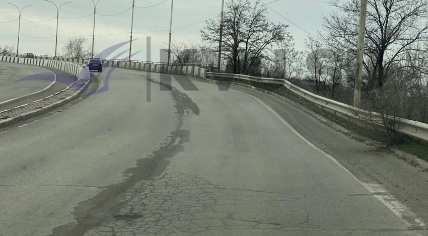 Новый мост в Шахтах начал разрушаться