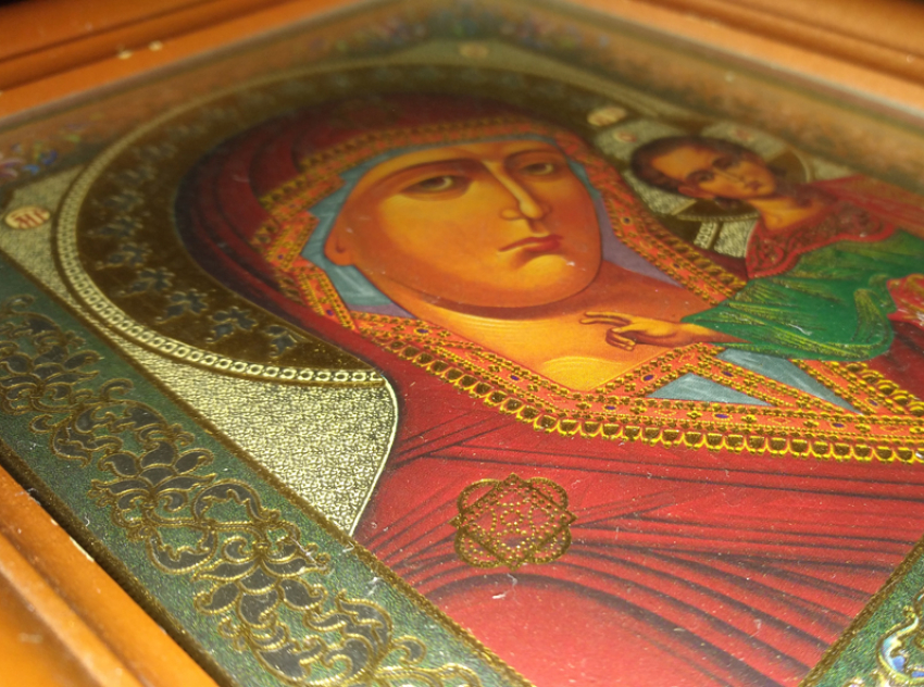 В Шахтах из квартиры пропала икона Казанской Божией матери 18 века