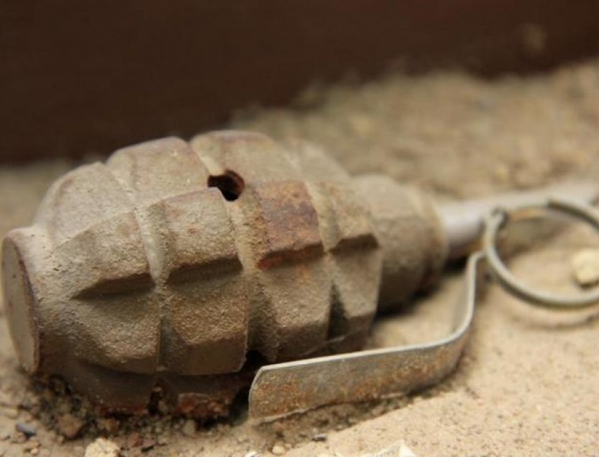 В Шахтах на футбольном стадионе нашли боевую гранату