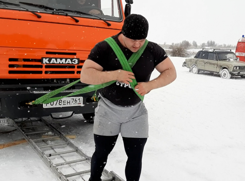 Протянул 4 самосвала весом 42 тонны на четыре метра: Тимофей Поталов установил личный рекорд по трек-пулу