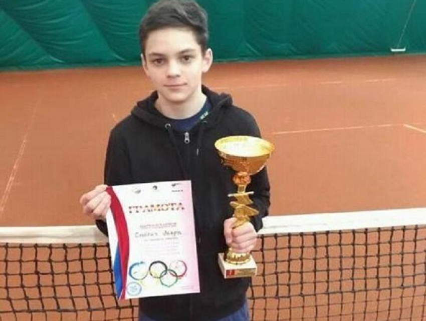 Уверенную победу в турнире Федерации тенниса в России одержал шахтинец Марк Смолич