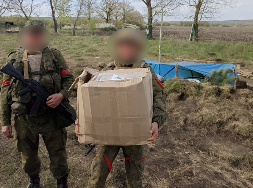 Продуктовые наборы российским участникам спецоперации в Донбассе передали шахтинские школьники 