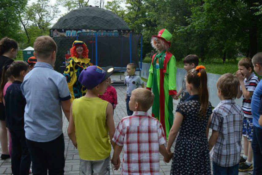 Возле Шахтинского планетария состоялся детский праздник