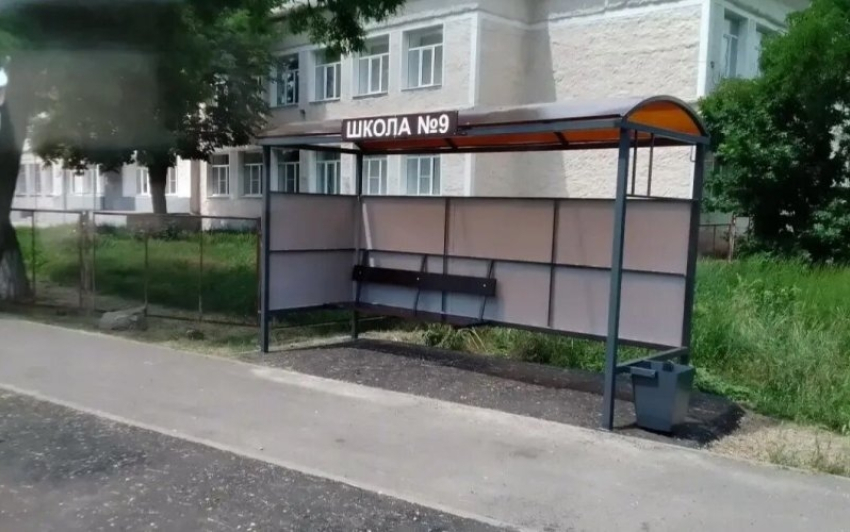 15 новых остановочных павильонов было установлено в 2026 году в Шахтах