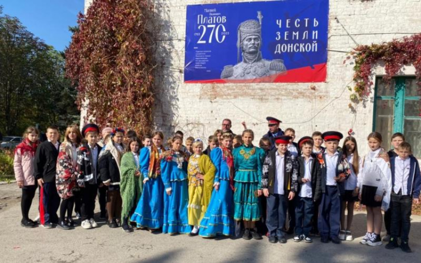 Юных пятиклассников из Шахт посвятили в казаки 