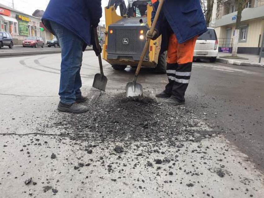 Инцидент менеджмент по-шахтински: власти города снова отреагировали на просьбу жителей починить дорогу