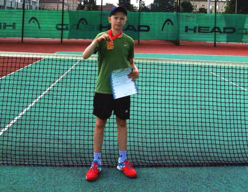 Городской юношеский турнир по теннису в Шахтах завершился сенсацией