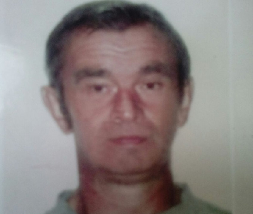В Новошахтинске пропал 52-летний беззубый мужчина в резиновых сапогах