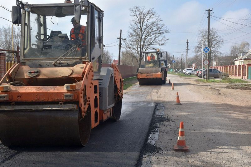 Замгубернатора Ростовской области раскритиковал Шахты за крайне низкие темпы ямочного ремонта на дорогах