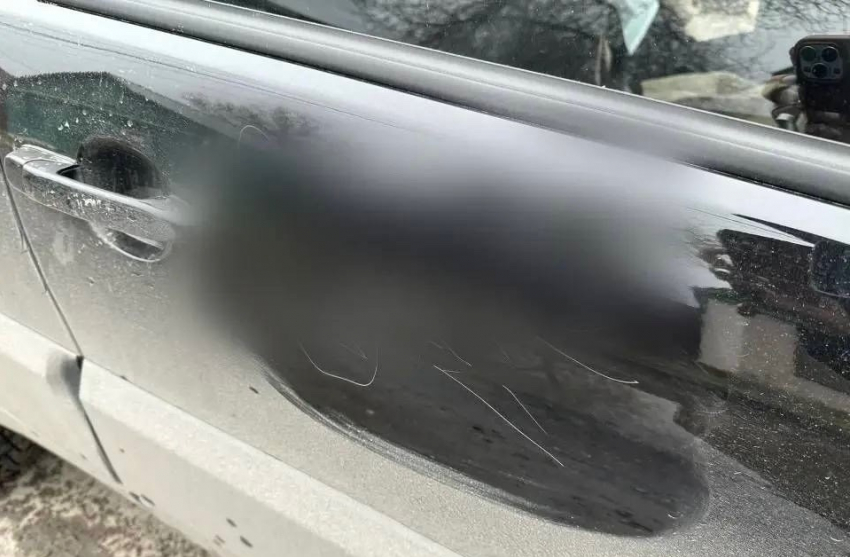 62-летняя шахтинка поцарапала машину соседки ножницами ночью