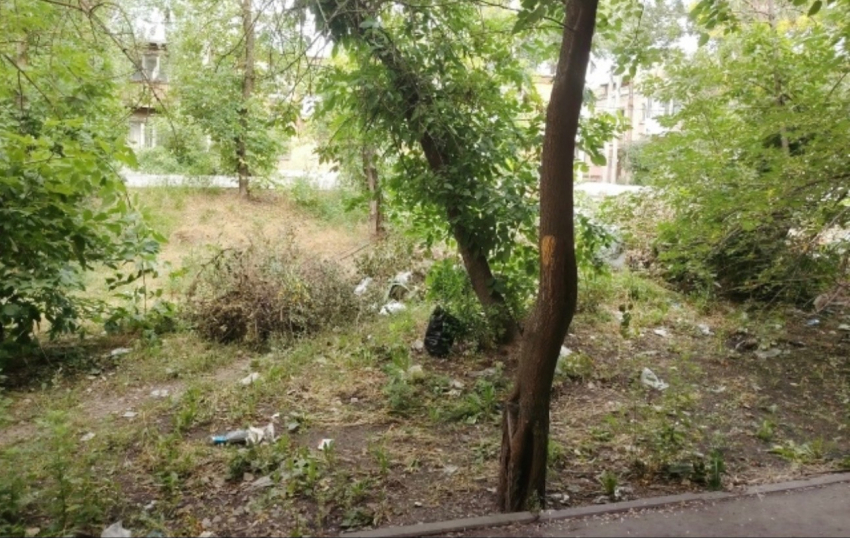 Соцгородок в Шахтах утопает в мусоре