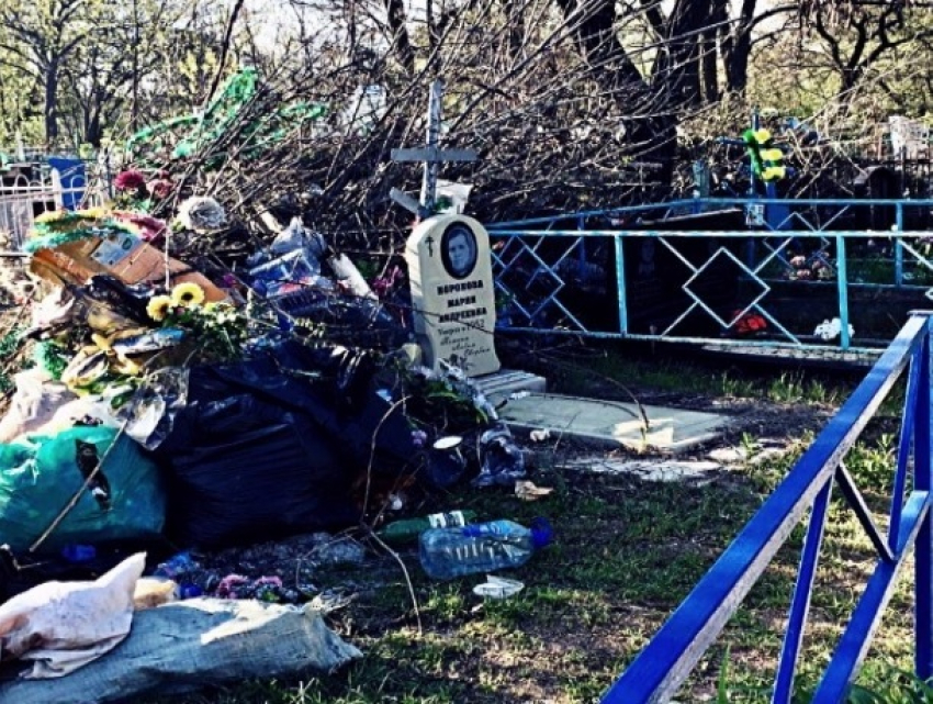 "Креста на вас нет!": шахтинцы об уборке на кладбищах