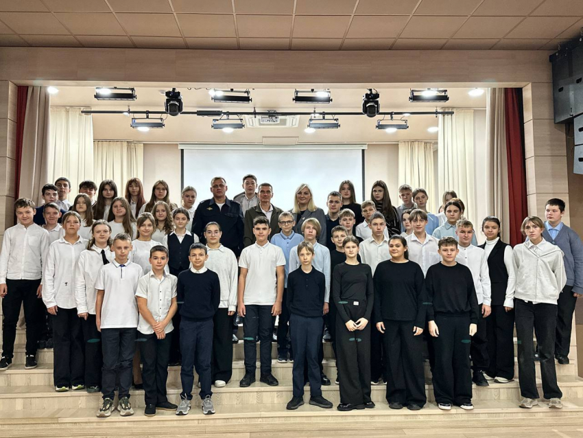Правоохранители города Шахты провели встречу с учащимися полицейских классов