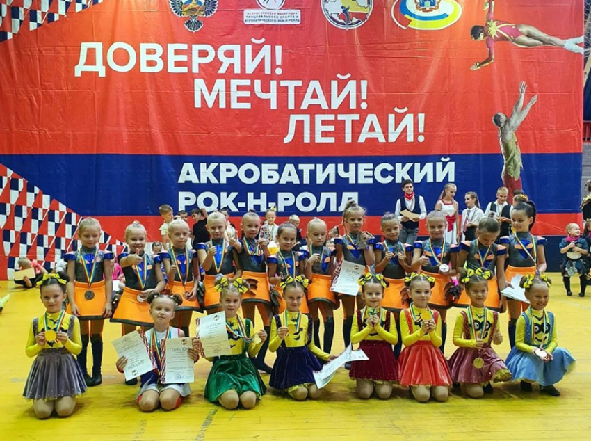 Шахтинские рок-н-рольщики привезли с областных соревнований 27 медалей