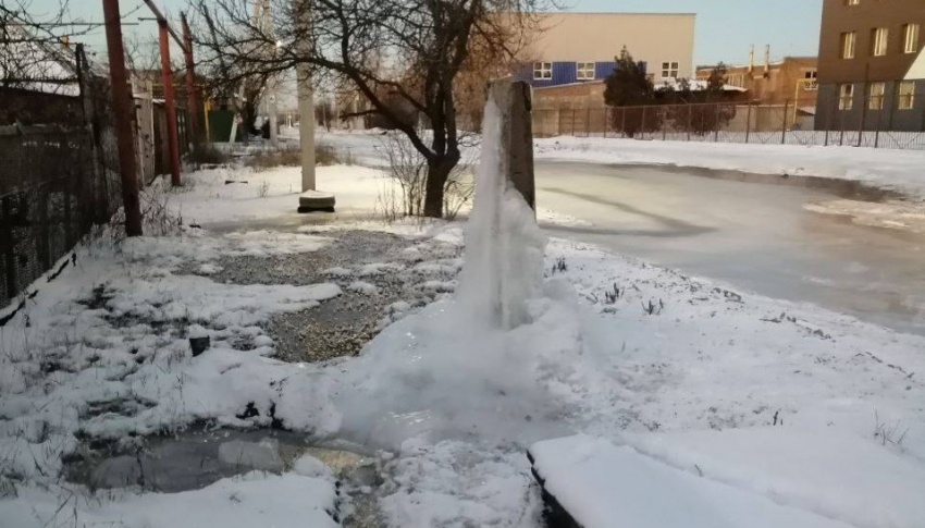 Жители поселка Артем остались без воды на 14 дней из-за порыва трубопровода в Шахтах