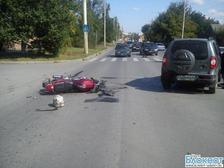 В Шахтах в ДТП с участием мотоцикла пострадали два человека