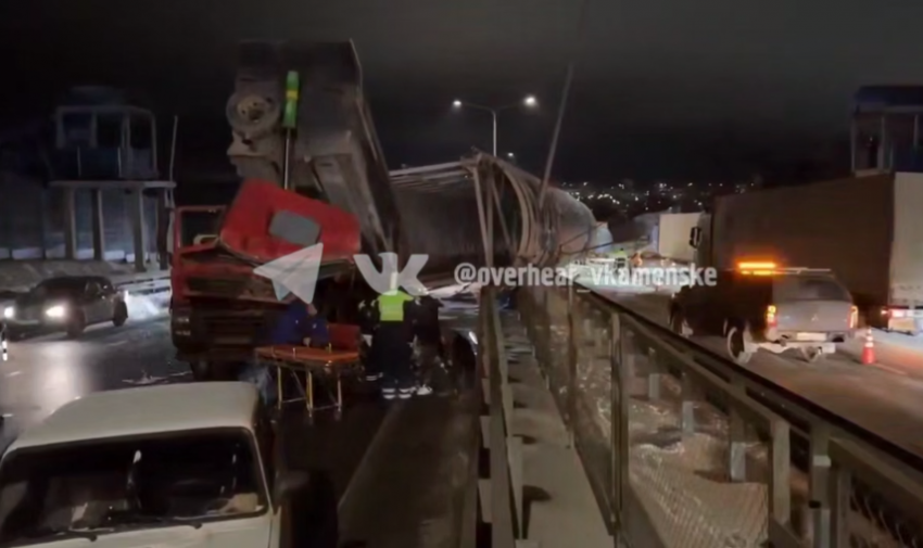 Движение на трассе М-4 «Дон» в Ростовской области восстановлено после обрушения пешеходного моста