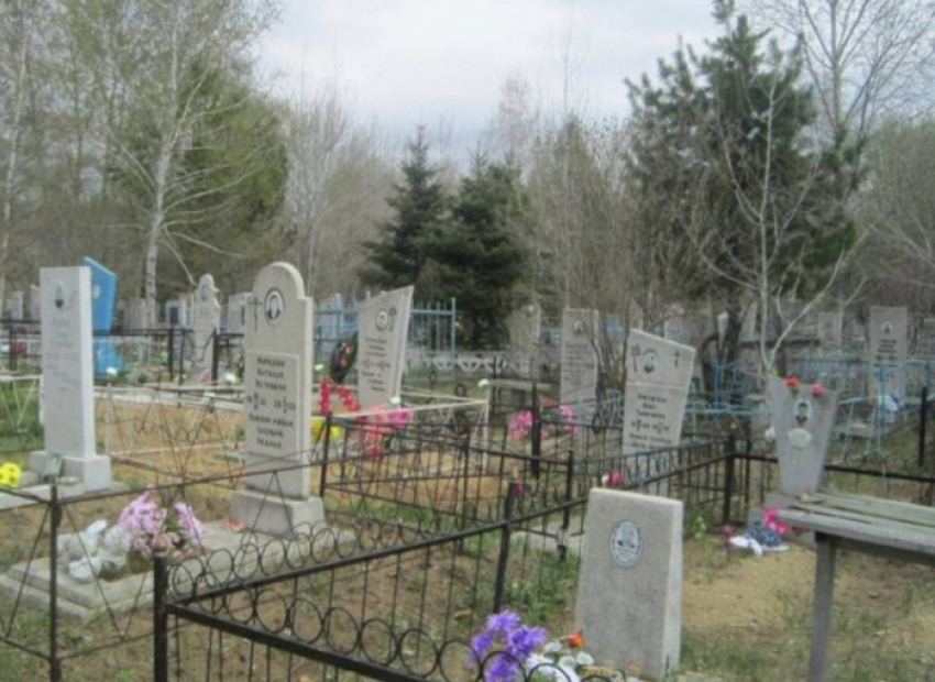 В Шахтах закрыли еще три городских кладбища