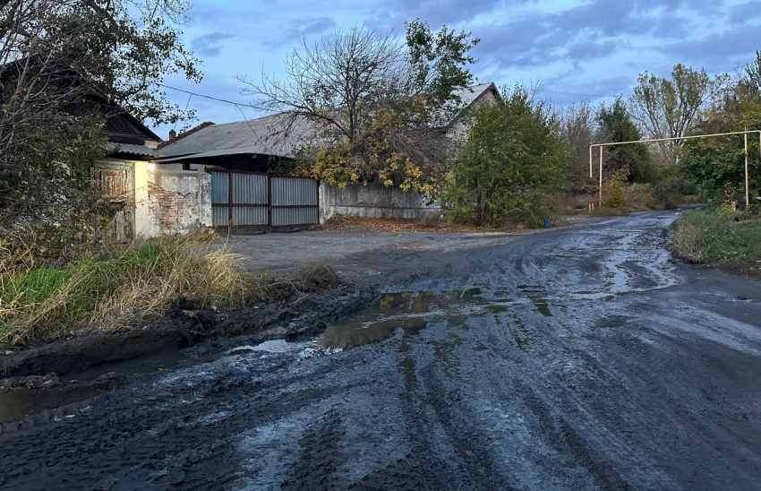 Многолетняя проблема с канализацией беспокоит жителей улицы Свободы в Шахтах