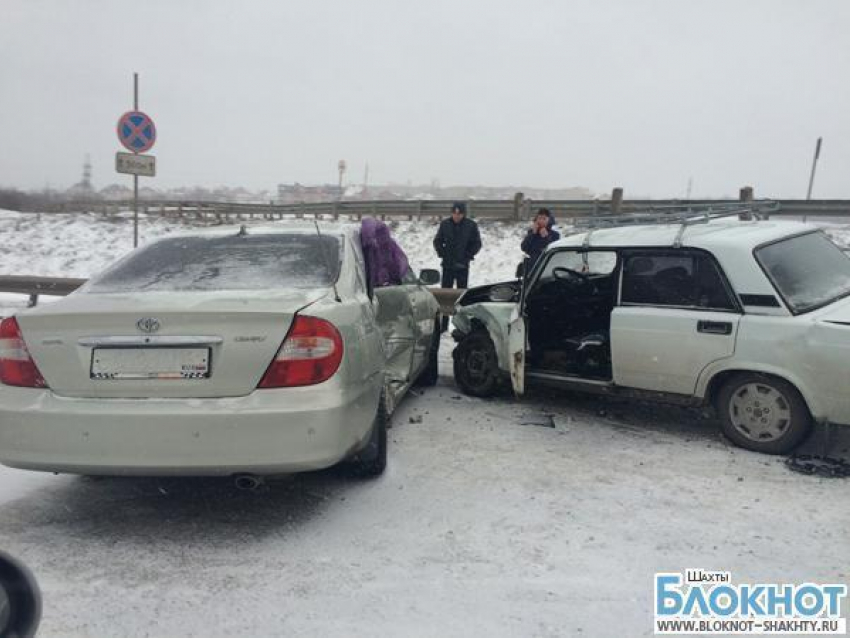 В Шахтах между поселками имени Артема и ХБК произошло ДТП