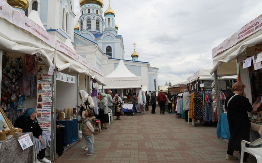 Мастер-классы по раскраске подставки для телефона и товары из Сербии, Греции и других стран: в Шахтах открылась православная ярмарка