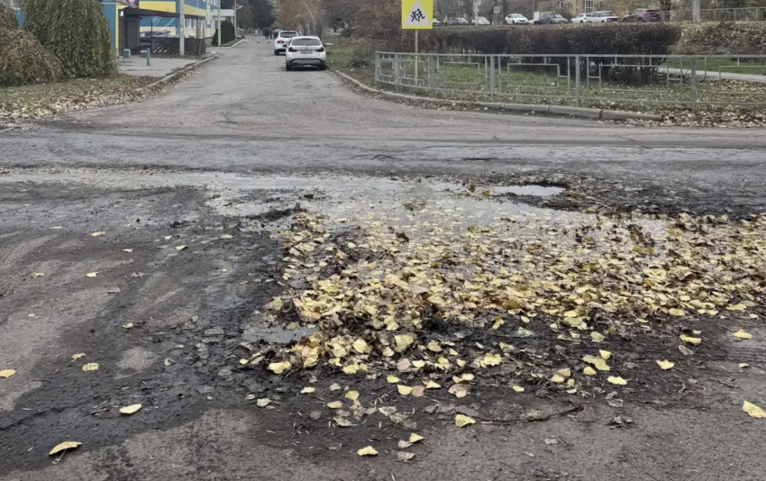 Проблема с канализацией на улице Ленинского комсомола в Шахтах беспокоит жителей