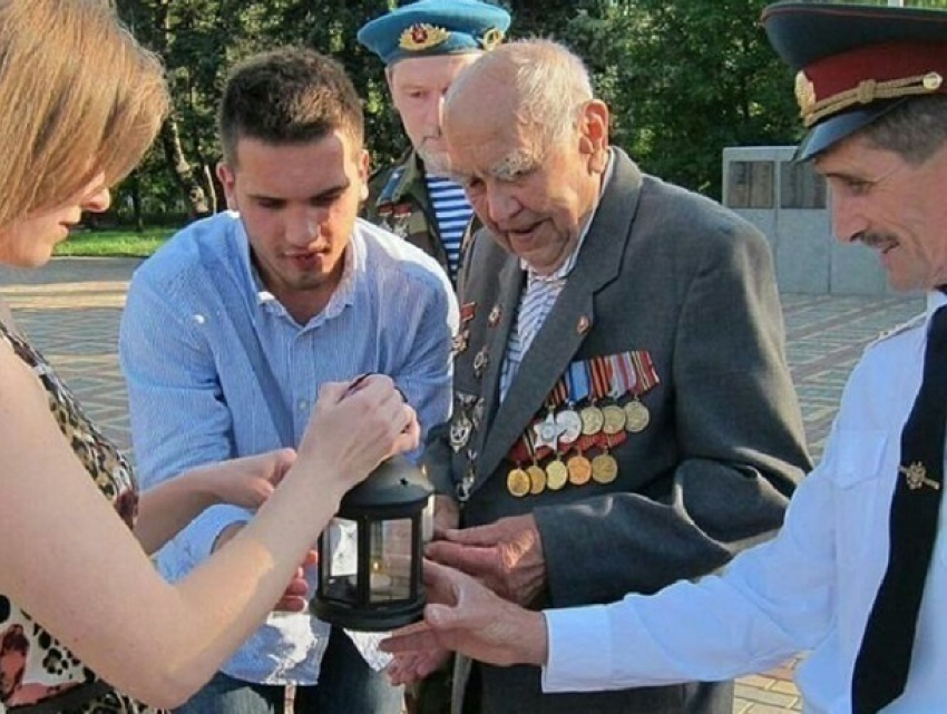«Свечи памяти» зажгли в Шахтах в память о жертвах Великой Отечественной войны